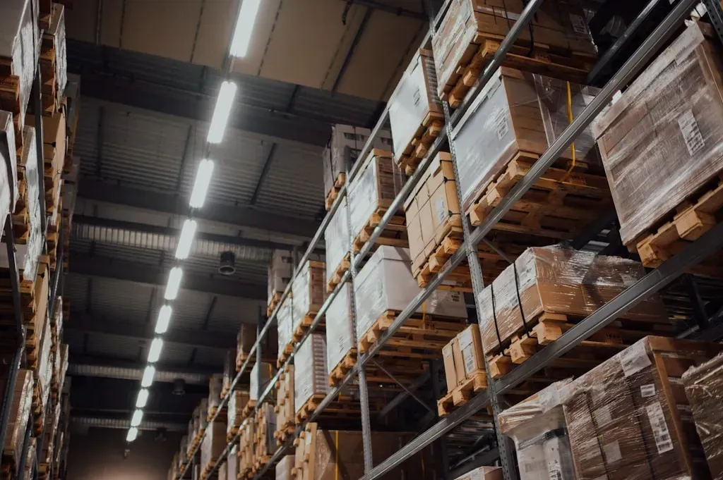 Wynajem magazynu a rozwój cross-border e-commerce – jak skalować biznes za granicę?