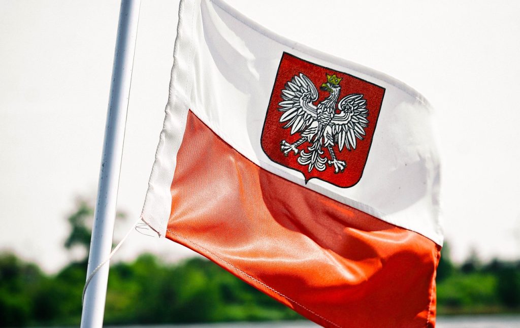 Jaką historię i symbolikę ma polska flaga?